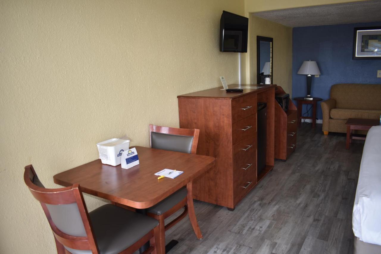 Days Inn By Wyndham Wildwood I-75 Exterior foto