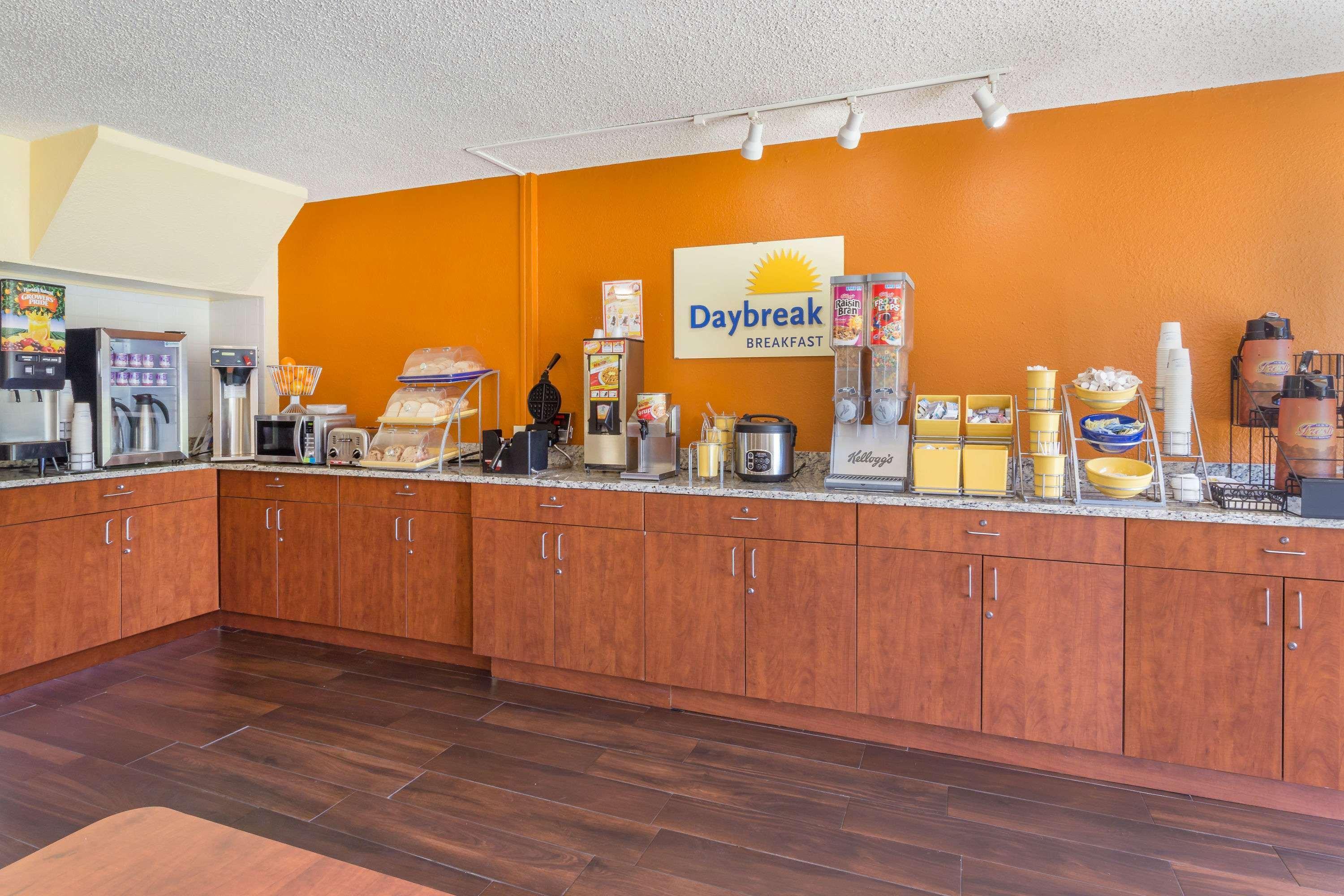 Days Inn By Wyndham Wildwood I-75 Exterior foto